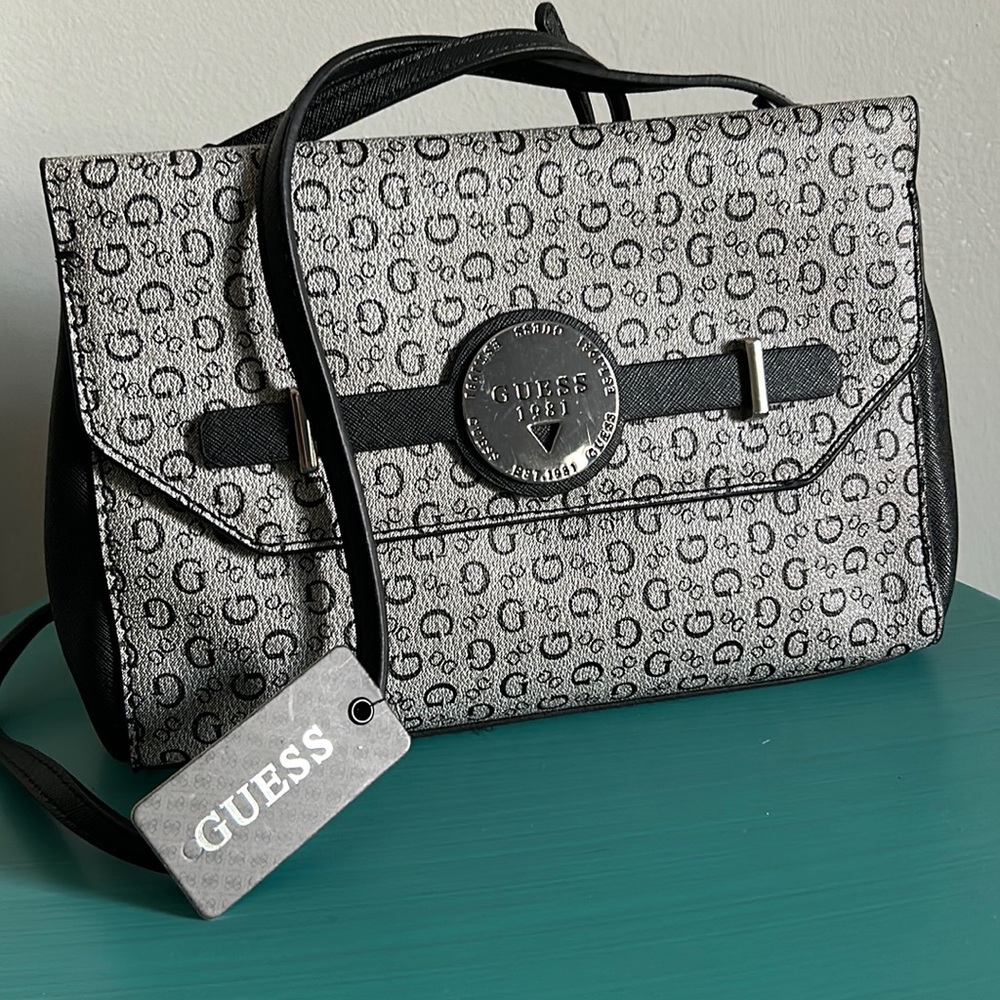New Guess Chic Signature Logo Gray and Black Crossbody Purse Handbag